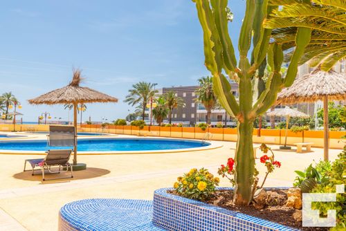 Zafiro 34B Apartment in Calpe, Costa Blanca, Spain with communal pool for 4 persons. The apartment is situated close to restaurants and bars, shops and supermarkets, and is located 25 m from La Fossa / Levante beach....