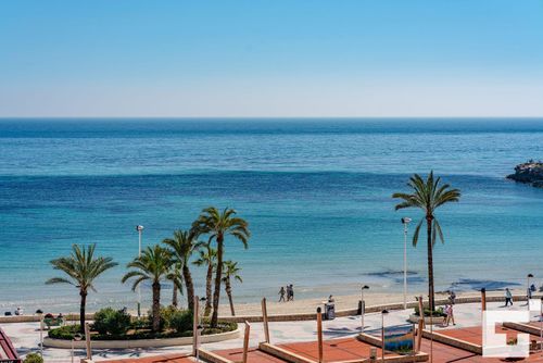 Zafiro 35B - Grupo Turis Appartement met gemeenschappelijk zwembad in Calpe, Costa Blanca, Spanje voor 4 personen. Het appartement is gelegen dichtbij restaurants en bars, winkels en supermarkten en op 25 m van het La Fossa / Levante strand....