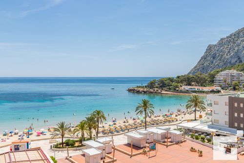 Zafiro 35B - Grupo Turis Apartamento en Calpe, Costa Blanca, España, con piscina comunitaria para 4 personas. El apartamento está situado cerca de restaurantes y bares, tiendas y supermercados, y se encuentra a 25 m de la playa de La Fossa / Levante....