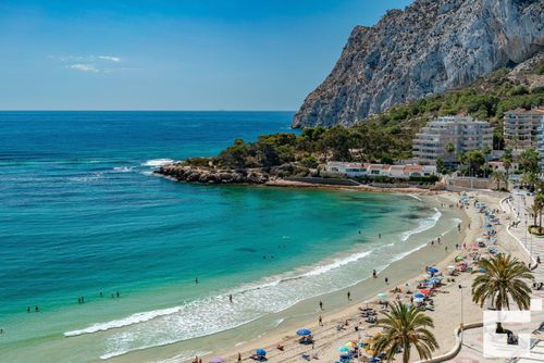 Zafiro 35C Appartement à Calpe, Costa Blanca, Espagne, avec piscine commune pour 4 personnes. L'appartement est situé à proximité de restaurants et bars, de boutiques et supermarchés, et se trouve à 25 m de la plage de La Fossa / Levante....