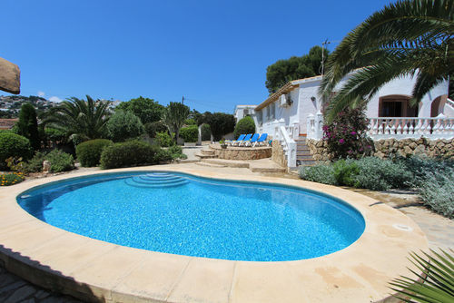 Lorna 4 Geweldige en comfortabele villa in Moraira, Costa Blanca, Spanje met privézwembad voor 4 personen. Het huis is gelegen in een woonwijk en ligt op 3 km van het Ampolla-strand....
