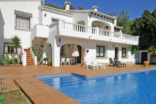Barry 6 Lovely and classic villa with private pool in Moraira, Costa Blanca, Spain for 6 persons. The house is situated in a residential area and is 1 km from Cala Andrago beach....