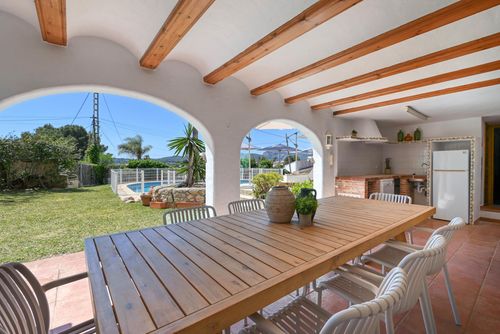 Les Carrasquetes Grote en aangename villa met privézwembad in Jávea, Costa Blanca, Spanje voor 8 personen. Het huis ligt in een kustgebied, bosrijk en residentieel, en dicht bij restaurants en bars....