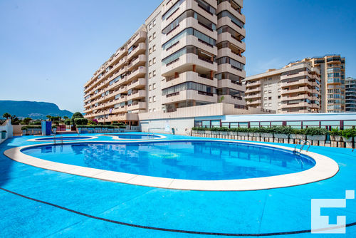 Topacio I 32A Appartement à Calpe, Costa Blanca, Espagne, avec piscine commune pour 6 personnes. L'appartement est situé à proximité de restaurants et bars, de magasins et supermarchés, et se trouve à 100 m de la plage de Levante ou de La Fossa....