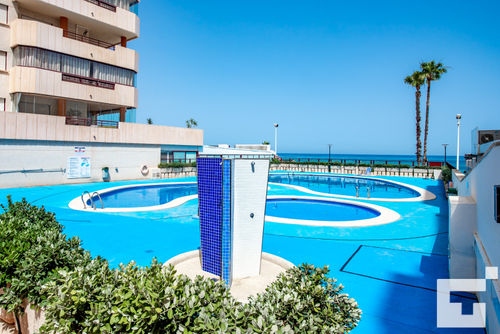 Topacio I 32A Apartamento con piscina comunitaria en Calpe, Costa Blanca, España para 6 personas. El apartamento está situado cerca de restaurantes y bares, tiendas y supermercados, y se encuentra a 100 m de la playa de Levante o La Fossa....