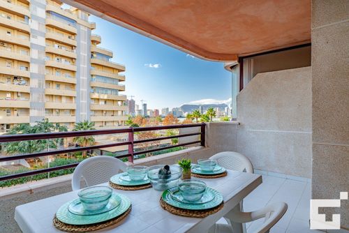 Topacio I 32A Appartement met gemeenschappelijk zwembad in Calpe, Costa Blanca, Spanje voor 6 personen. Het appartement is gelegen nabij restaurants en bars, winkels en supermarkten, en is 100 m van het Levante of La Fossa strand....