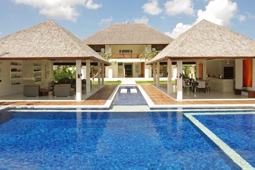 Asante Hermosa y lujosa villa con piscina privada en Canggu, Bali, Indonesia, para 8 personas. La villa está situada en una zona rural de playa y se encuentra a 200 m de Echo Beach....