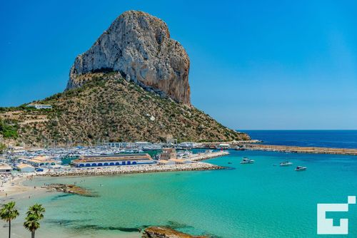 Bernia al Mar 8B Beautiful and comfortable apartment in Calpe, Costa Blanca, Spain with communal pool for 4 persons. The apartment is situated close to restaurants and bars, shops and supermarkets, and is 25 m from Cantal Roig beach....