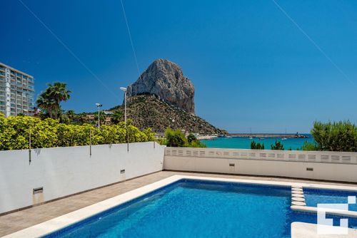 Bernia al Mar 8B Beautiful and comfortable apartment with communal pool in Calpe, Costa Blanca, Spain for 4 persons. The apartment is situated close to restaurants and bars, shops and supermarkets, and is 25 m from Cantal Roig beach....