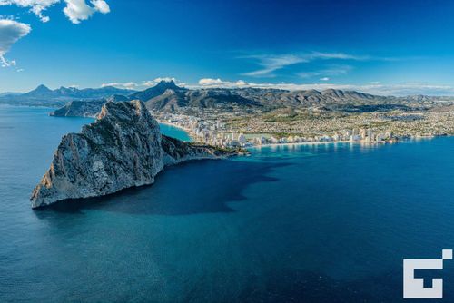 Bernia al Mar 9A Bel appartement confortable avec piscine commune à Calpe, Costa Blanca, Espagne, pour 5 personnes. L'appartement est situé à proximité de restaurants et bars, de boutiques et supermarchés, et se trouve à 25 m de la plage de Cantal Roig....