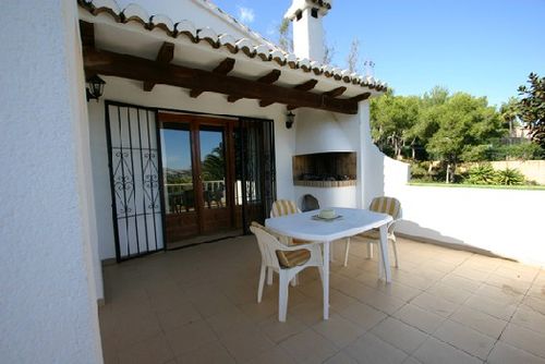 Barry 6 LT Maison de vacances classique et charmante avec piscine privée à Moraira, Costa Blanca, Espagne, pour 6 personnes. La maison est située dans un quartier résidentiel et se trouve à 3 km de la plage de Cala Andrago....