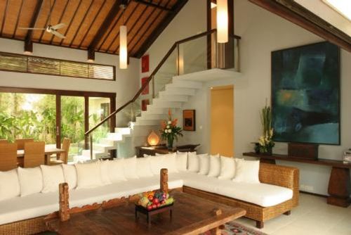 Villa Emmy Schöne und luxuriöse Villa mit privatem Pool in Seminyak, Bali, Indonesien für 8 Personen. Die Villa befindet sich in einem Wohngebiet am Strand, in der Nähe von Restaurants und Bars, Geschäften und Supermärkten, und nur 200 m vom Petitenget Strand entfernt....