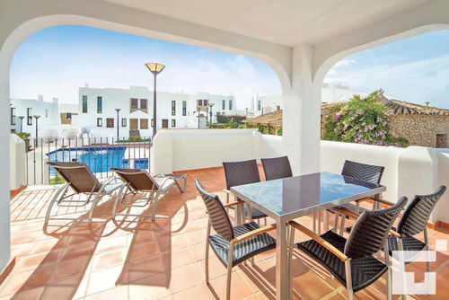 Mirador de Bassetes 4 Comfortabele villa met gemeenschappelijk zwembad in Calpe, Costa Blanca, Spanje voor 4 personen. Het huis is gelegen in een residentiële wijk en bevindt zich op 2 km van het strand van La Fustera....