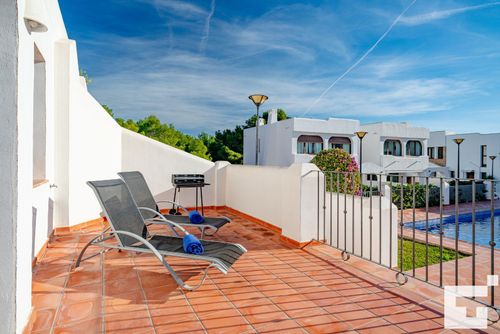 Mirador de Bassetes 4 Villa confortevole con piscina comune a Calpe, Costa Blanca, Spagna, per 4 persone. La casa è situata in una zona residenziale e dista 2 km dalla spiaggia di La Fustera....