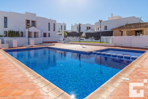 Mirador de Bassetes 5 Comfortabele villa met gemeenschappelijk zwembad in Calpe, Costa Blanca, Spanje voor 4 personen. Het huis is gelegen in een woonwijk en ligt op 2 km van het strand La Fustera....