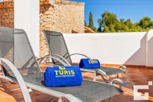 Mirador de Bassetes 5 Comfortabele villa met gemeenschappelijk zwembad in Calpe, Costa Blanca, Spanje voor 4 personen. Het huis is gelegen in een woonwijk en ligt op 2 km van het strand La Fustera....