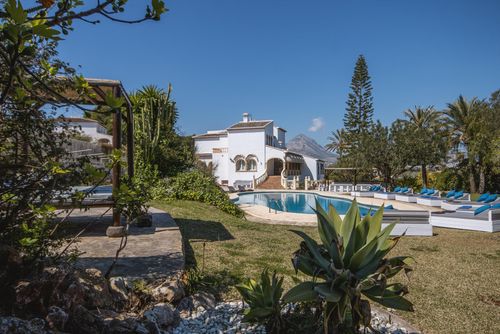 Adsubia 6 Prachtige en charmante villa in Jávea, Costa Blanca, Spanje met een privézwembad voor 6 personen. Het huis is gelegen in een residentiële strandwijk, dicht bij restaurants, bars en supermarkten, op 1 km van El Arenal, het strand van Jávea en op 1 km van de Middellandse Zee, Jávea....