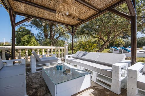 Adsubia 6 Schöne und gemütliche Villa mit privatem Pool in Jávea, Costa Blanca, Spanien für 6 Personen. Das Haus befindet sich in einem Wohngebiet nahe dem Strand, in der Nähe von Restaurants, Bars und Supermärkten, 1 km vom Strand El Arenal, Jávea, und 1 km vom Mittelmeer, Jávea, entfernt....