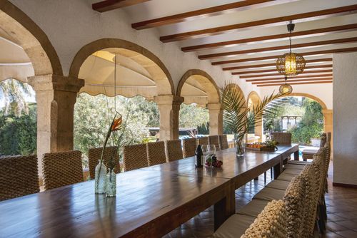 Adsubia 8 Große und schöne Villa mit privatem Pool in Jávea, Costa Blanca, Spanien für 8 Personen. Das Haus befindet sich in einem Wohnstrandgebiet, in der Nähe von Restaurants, Bars und Supermärkten, 1 km vom Strand El Arenal, Jávea und 1 km vom Mittelmeer, Jávea entfernt....