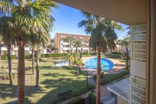 Golden Beach Modernes und luxuriöses Apartment in Javea, Costa Blanca, Spanien für 6 Personen. Das Apartment befindet sich in einer Wohngegend am Strand, in der Nähe von Restaurants und Bars, Geschäften, Supermärkten und einem Tennisplatz, nur 500 m vom Arenal-Strand und 0,5 km vom Meer entfernt....