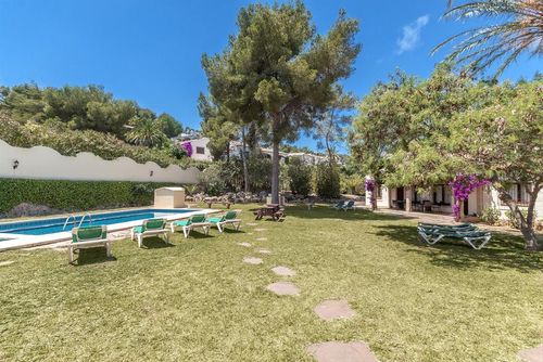 Tosalet Complex Villa avec piscine commune à Javea, Costa Blanca, Espagne pour 16 personnes. La maison est située dans une zone rurale, boisée et résidentielle....