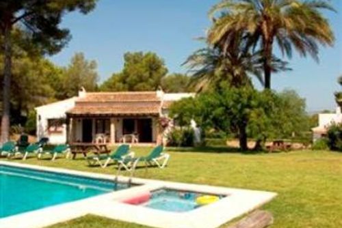 Tosalet Complex Villa mit Gemeinschaftspool in Javea, Costa Blanca, Spanien für 16 Personen. Das Haus befindet sich in einer ländlichen, bewaldeten und Wohngegend....