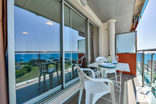Borumbot 26 Apartamento cómodo en Calpe, Costa Blanca, España, con piscina comunitaria para 6 personas. El apartamento está situado en una zona urbana, cerca de restaurantes y bares, tiendas y supermercados, y a 200 m de la playa de Los Pinos....