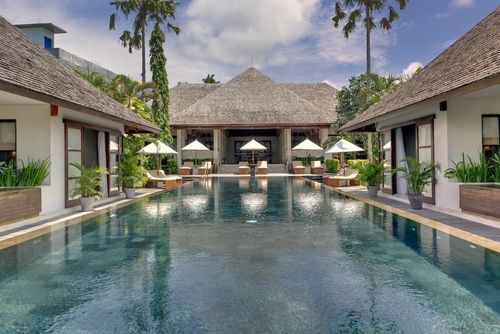 Mandalay 6BR Amplia y lujosa villa con piscina privada en Seseh, Bali, Indonesia, para 12 personas. La villa está situada en una zona rural y se encuentra a 3 km de la playa de Seseh....