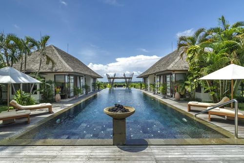 Mandalay Grote en luxueuze villa met privézwembad in Seseh, Bali, Indonesië voor 14 personen. De villa is gelegen in een landelijke omgeving en ligt op 3 km van het strand van Seseh....