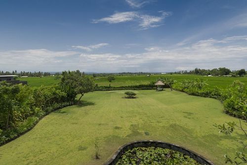 Mandalay Grote en luxueuze villa met privézwembad in Seseh, Bali, Indonesië voor 14 personen. De villa is gelegen in een landelijke omgeving en ligt op 3 km van het strand van Seseh....