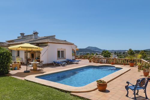 Casa Margot 4 Hermosa y alegre casa de vacaciones en Xàbia, Costa Blanca, España con piscina privada para 4 personas. La casa está situada en una zona residencial, costera y montañosa....