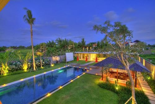 Kalyani Villa grande e di lusso a Canggu, Bali, in Indonesia  con piscina privata per 10 persone...