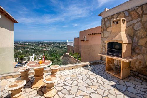 Casa Penney Komfortable Villa in Denia, Costa Blanca, Spanien, mit beheiztem Pool für 6 Personen. Das Haus befindet sich in einem hügeligen Wohngebiet und ist 3 km vom Strand Las Marinas entfernt....