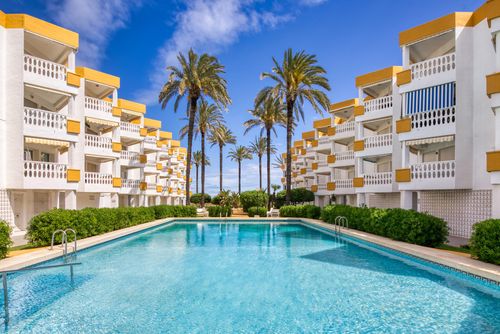 Holiday Beach Maravilloso y acogedor apartamento en Denia, Costa Blanca, España, con piscina comunitaria para 4 personas. El apartamento está situado en una zona residencial de playa, cerca de restaurantes y bares, y a solo 25 m de la playa de Las Marinas....