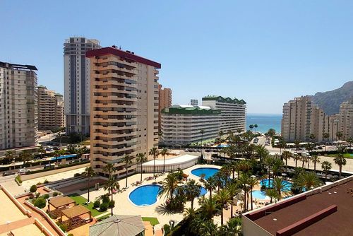 Ambar Beach 18D Apartamento cómodo en Calpe, Costa Blanca, España, con piscina comunitaria para 6 personas. El apartamento está situado cerca de restaurantes y bares, tiendas y supermercados, y a 100 m de la playa La Fossa / Levante....