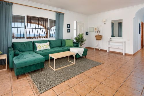 Casa Alicia10 Lovely and comfortable villa with private pool in Javea, Costa Blanca, Spain for 10 persons. The house is situated in a hilly and residential beach area and is 25 m from La Barraca beach....