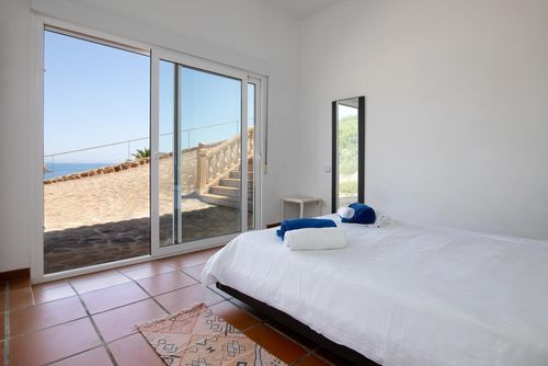 Casa Alicia10 Charmante et confortable villa à Javea, Costa Blanca, Espagne, avec piscine privée pour 10 personnes. La maison est située dans une zone résidentielle et vallonnée près de la plage, à 25 m de la plage de La Barraca....