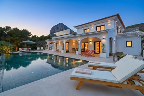 Casa Renata Moderne und komfortable Villa in Jávea, Costa Blanca, Spanien mit privatem Pool für 10 Personen. Das Haus liegt in einem Wohngebiet am Strand....
