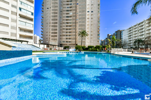 Apolo XVII 31 Apartamento con piscina comunitaria en Calpe, Costa Blanca, España, para 4 personas. El apartamento se encuentra cerca de restaurantes y bares, tiendas y supermercados, y está a solo 25 m de la playa de La Fossa / Levante....