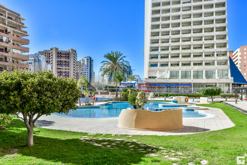 Apolo XVII 31 Appartement avec piscine commune à Calpe, Costa Blanca, Espagne pour 4 personnes. L'appartement est situé à proximité de restaurants et bars, de magasins et supermarchés, et se trouve à seulement 25 m de la plage de La Fossa / Levante....