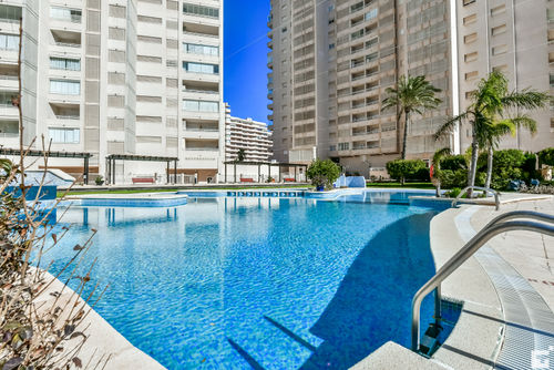 Apolo XVII 31 Appartement met gemeenschappelijk zwembad in Calpe, Costa Blanca, Spanje voor 4 personen. Het appartement is gelegen dichtbij restaurants en bars, winkels en supermarkten, en ligt op slechts 25 m van het La Fossa / Levante strand....