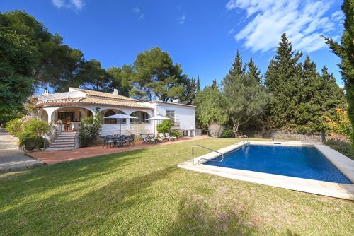 Yuca Villa mit privatem Pool in Xàbia, Costa Blanca, Spanien für 6 Personen. Das Haus befindet sich in einer Küsten-, Wald- und Wohngegend....