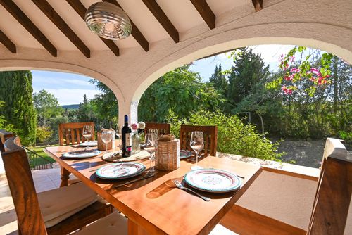 Yuca Villa met privé zwembad in Xàbia, Costa Blanca, Spanje voor 6 personen. Het huis is gelegen in een kust-, bosrijke en residentiële omgeving....