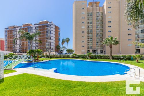 Apolo XIV 104 Ático con piscina comunitaria en Calpe, Costa Blanca, España, para 6 personas. El apartamento se encuentra cerca de restaurantes y bares, tiendas y supermercados, y está a 25 m de la playa Arenal-Bol....