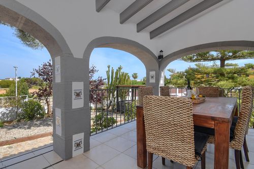 Villa Luna 6 Grote en comfortabele villa met privézwembad in Jávea, Costa Blanca, Spanje voor 6 personen. Het huis is gelegen in een bosrijke en residentiële strandomgeving en ligt op 2 km van het strand El Arenal, Jávea....