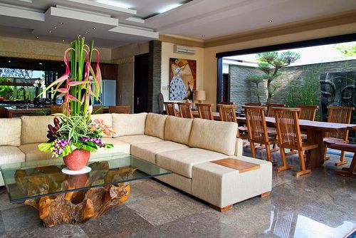 Lega Villa grande e di lusso  con piscina privata a Seminyak, Bali, in Indonesia per 10 persone...