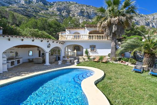 Villa Lau Wonderful and comfortable villa in Denia, Costa Blanca, Spain with a private pool for 8 persons. The house is situated in a residential and mountainous beach area, 3 km from Las Marinas, Denia beach and 5 km from Javea....