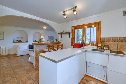 Villa Lau 8 pax Wunderschöne und komfortable Villa mit privatem Pool in Denia, Costa Blanca, Spanien für 8 Personen. Das Haus befindet sich in einer Wohn- und Bergstrandgegend, 3 km vom Strand Las Marinas, Denia und 5 km von Javea entfernt....