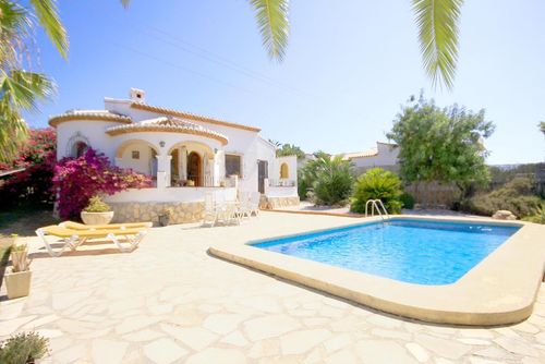 Marycar Wunderschöne und romantische Villa in Xàbia, Costa Blanca, Spanien mit privatem Pool für 4 Personen. Das Haus befindet sich in einer Wohngegend....