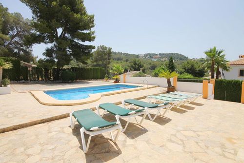 Caleta Maravillosa y cómoda villa en Jávea, Costa Blanca, España, con piscina privada para 6 personas. La casa está situada en una zona costera y residencial, a 3 km de la playa El Arenal....
